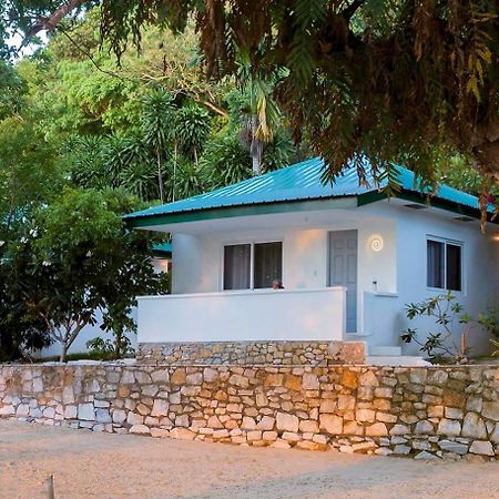 The Three P Beach Resort & Dive Center Agnay Exterior photo