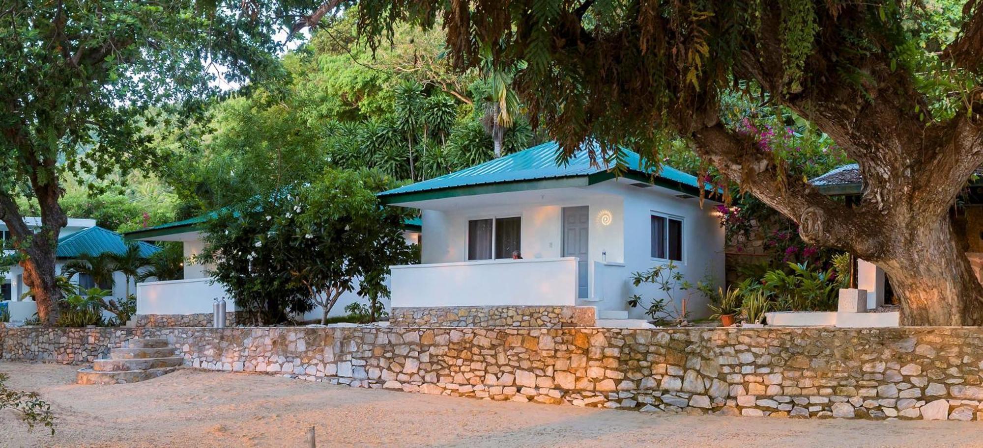 The Three P Beach Resort & Dive Center Agnay Exterior photo